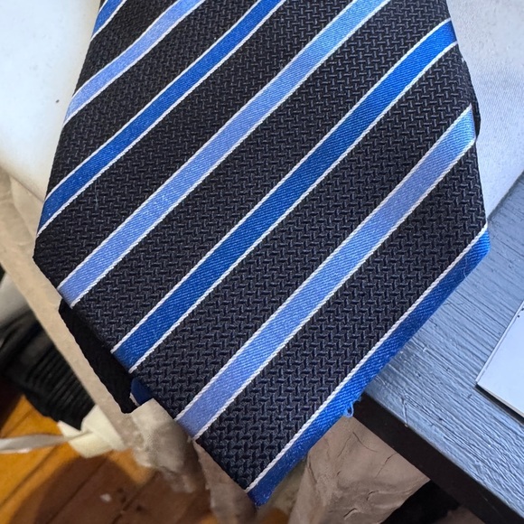 🎩✨Vintage Elegant Sean John Black, Blue Silk Striped Men’s Tie / Ladies Head Tie - Picture 3 of 15